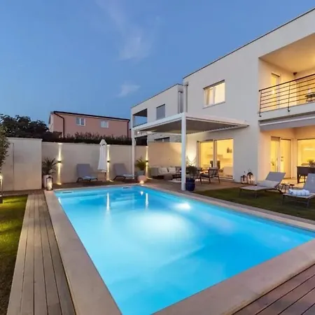 With Private Pool *