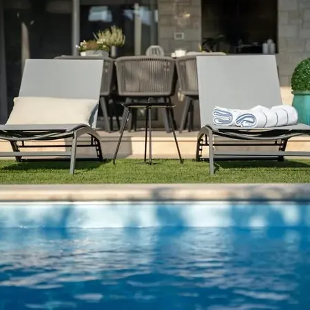 With Private Pool *